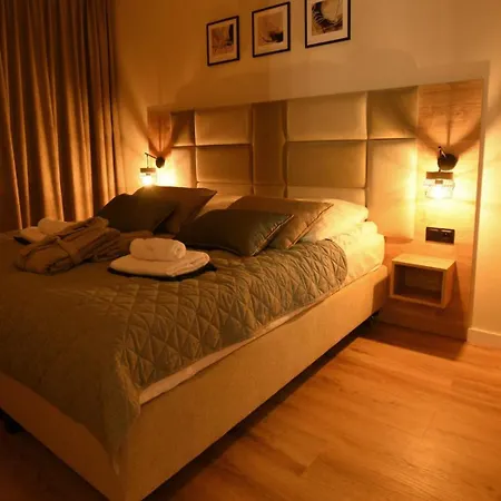 Apartament & *